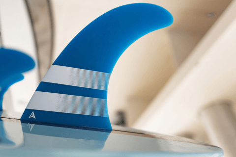 blaue Single Finne von Roam eingebaut in Surfboard